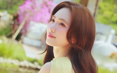 "Ngọc nữ trăm tỷ" gây mê mẩn với góc nghiêng thần thánh