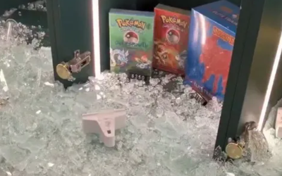 Cướp xông vào cửa hàng thẻ bài Pokemon, lấy đi số hàng trị giá hơn 2,6 tỷ đồng