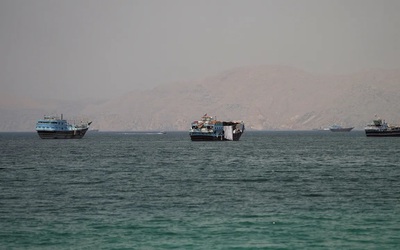 Iran phóng tên lửa vào tàu thương mại trên eo biển Hormuz
