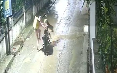 Nam shipper bị báo dữ tấn công trên phố và diễn biến bất ngờ phía sau