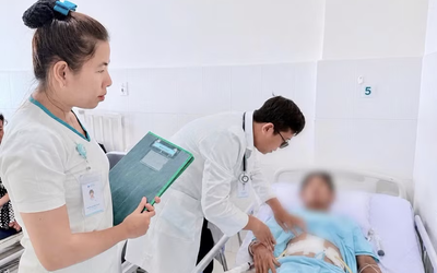 Người đàn ông 58 tuổi vỡ ruột non sau va chạm giao thông được cấp cứu kịp thời