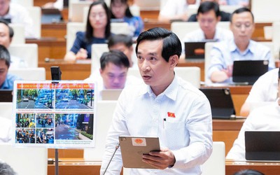 Đại biểu đề xuất bố trí điểm dừng cho shipper giao hàng, người đi xe máy gọi điện thoại