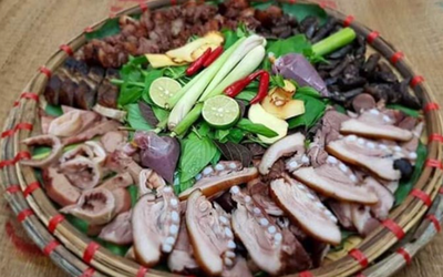 Người đàn ông 55 tuổi "chảy máu mắt" sau khi ăn thịt chó, bác sĩ phát hiện nguyên nhân bất ngờ