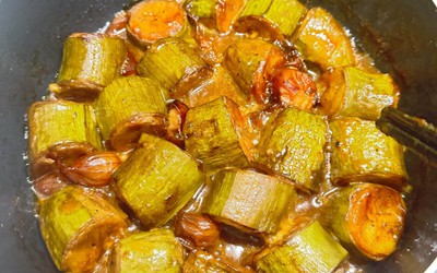 Chuối kho nguyên miếng – Món ăn hot trend gây bất ngờ bởi vị bùi, dẻo, đậm đà