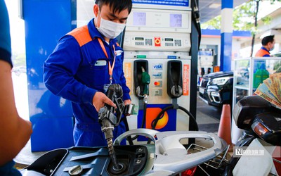 Giá xăng tiếp tục giảm