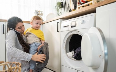 Câu chuyện giặt quần áo sao cho sạch và nỗi lo muôn thuở về vi khuẩn vô hình