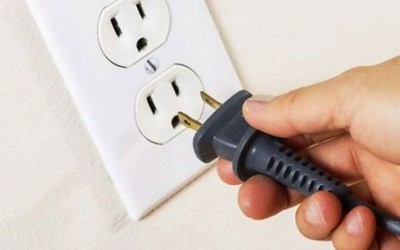 Trước khi đi ngủ, nhớ rút phích cắm 4 thiết bị điện này