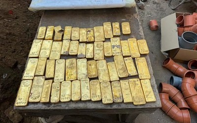 Nhóm thợ xây phát hiện ra số vàng trị giá 271 tỷ đồng giấu trong bức tường