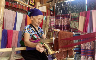 Khi nhà sàn, thổ cẩm trở thành "tài sản du lịch" của người dân miền núi