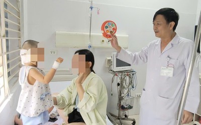 Trẻ ngã đập đầu, gia đình chớ chủ quan dù trẻ vẫn tỉnh táo