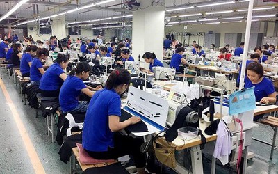 Lao động nữ đóng BHXH 20 năm và 30 năm, lương hưu chênh nhau thế nào?