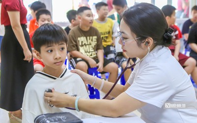 Hà Nội đồng loạt triển khai khám sức khỏe cho trẻ em, học sinh trước thềm năm học mới