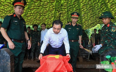 Bí thư Hà Nội thăm, động viên lực lượng tìm kiếm hài cốt liệt sĩ tại Nghĩa trang Mai Dịch