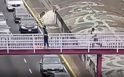Nam thanh niên nhanh trí cứu sống người đàn ông đang định nhảy cầu