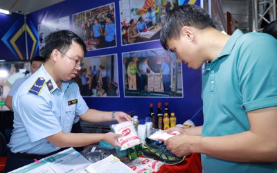Soi “hàng giả” khác “hàng thật” ngay tại hội chợ lớn nhất miền Trung – Tây Nguyên