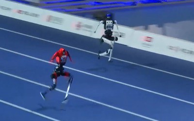 Robot hình người 'Lightning' phá kỷ lục thế giới 100m của Usain Bolt