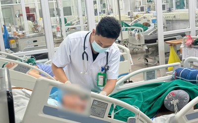 Người đàn ông 54 tuổi đột ngột mất ý thức sau sốt cao, đau đầu