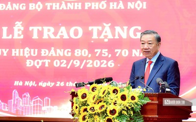 Tổng Bí thư, Chủ tịch nước Tô Lâm trao Huy hiệu Đảng tặng các đảng viên lão thành