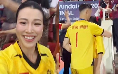 Thủ môn của tuyển Việt Nam công khai tình cảm với MC Hoàng Oanh