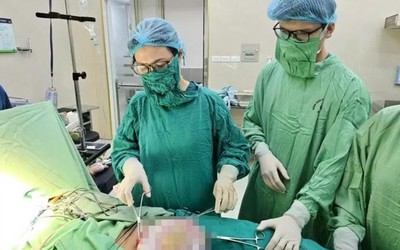 Bé gái 15 tuổi bụng to bất thường, mẹ đưa đi khám mới biết sự thật