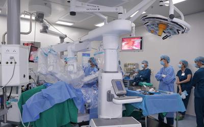 Liên tiếp nhiều ca ung thư đại tràng được phẫu thuật thành công bằng robot tại Vinmec Cần Thơ