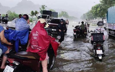 Vì sao miền Bắc liên tiếp hứng mưa lớn kéo dài, nhiều nơi đối mặt nguy cơ lũ quét?