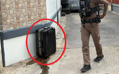 Thấy chiếc vali giữa đường, người dân mở ra thấy cảnh tượng "nổi da gà"