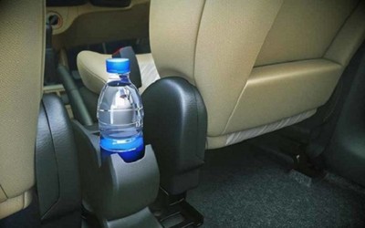 Người đàn ông nhập viện sau khi uống chai nước để 2 ngày trong ô tô