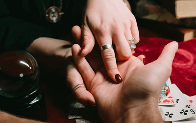 Cảnh giác thủ đoạn dụ dỗ "giải hạn", "gọi vong" để lừa đảo