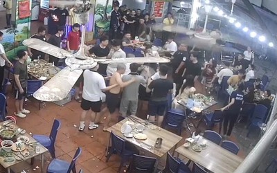 Khởi tố 2 thanh niên chửi bới, đánh người trong quán ăn