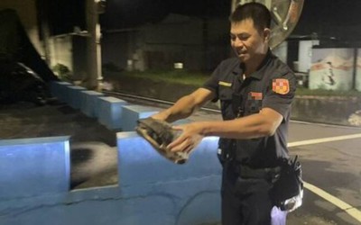 Sau cơn mưa lớn, người dân chứng kiến cảnh tượng khó tin trên đường