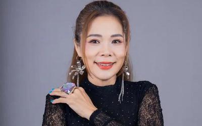 Cuộc sống ở tuổi 54 của nữ ca sĩ từng vắng bóng showbiz 10 năm