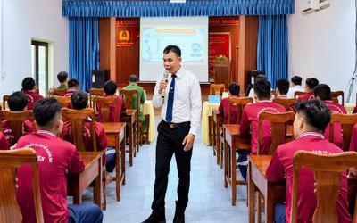 "Chỉ có tránh xa ma túy mới có thể làm lại cuộc đời"
