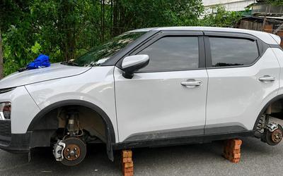 Điều tra vụ ô tô bị tháo trộm 2 bánh, kê bằng gạch khi đỗ qua đêm ở khu đô thị Thanh Hà, Hà Nội