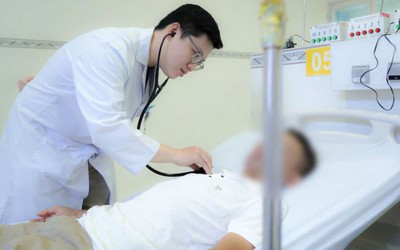 Đang ăn tối, người đàn ông 56 tuổi bất ngờ ngã quỵ