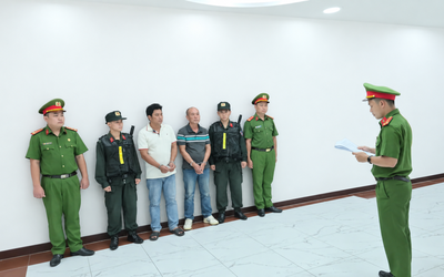 Khởi tố 4 đối tượng đổ, chôn lấp chất thải trái phép quy mô lớn