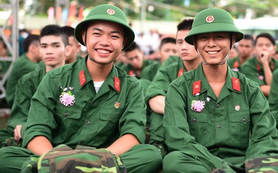 Năm 2027, bị cận bao nhiêu độ thì tạm hoãn nghĩa vụ quân sự?