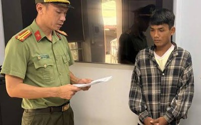 Tạm giam thanh niên mua giấy phép lái xe giả bán kiếm lời hàng triệu đồng