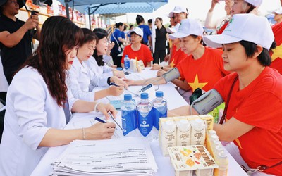 Hơn 2.000 người cao tuổi cùng Vinamilk Sure lan tỏa tinh thần “chủ động sống khỏe”