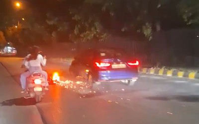 Ô tô kéo lê xe máy sau va chạm, tài xế 73 tuổi bị bắt