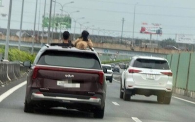 Cho trẻ "hóng gió" khi đang lưu thông trên cao tốc, nữ tài xế bị phạt nặng