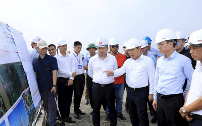 Chủ tịch Hà Nội: Tuyệt đối không để có mặt bằng nhưng nhà thầu triển khai chậm tiến độ