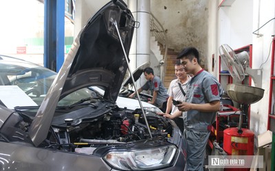 Gara ô tô quá tải sau mưa lớn và lời cảnh báo "đắt giá" từ thợ sửa xe