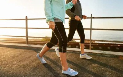 Bị gout, đi bộ mỗi ngày có giúp hạ axit uric?