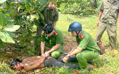 Bắt nam thanh niên 20 tuổi dùng hung khí tấn công cha dượng
