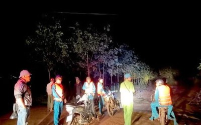 Phát hiện thi thể đang phân hủy mắc kẹt trong khe đá