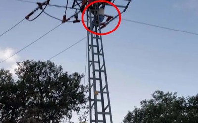 Trèo lên cột điện chụp ảnh, bé gái 12 tuổi bị điện giật nguy kịch