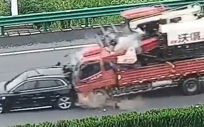 Cảnh sát hét lớn trong điện thoại, cứu sống gia đình hỏng ô tô trên cao tốc