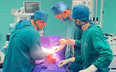 Bụng to như mang thai, người phụ nữ 64 tuổi đi khám mới biết sự thật