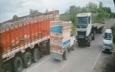 Xe đầu kéo đâm trực diện xe tải, 2 tài xế tử vong tại chỗ